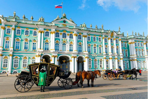 Khám phá Cung điện Mùa đông khi du lịch Nga